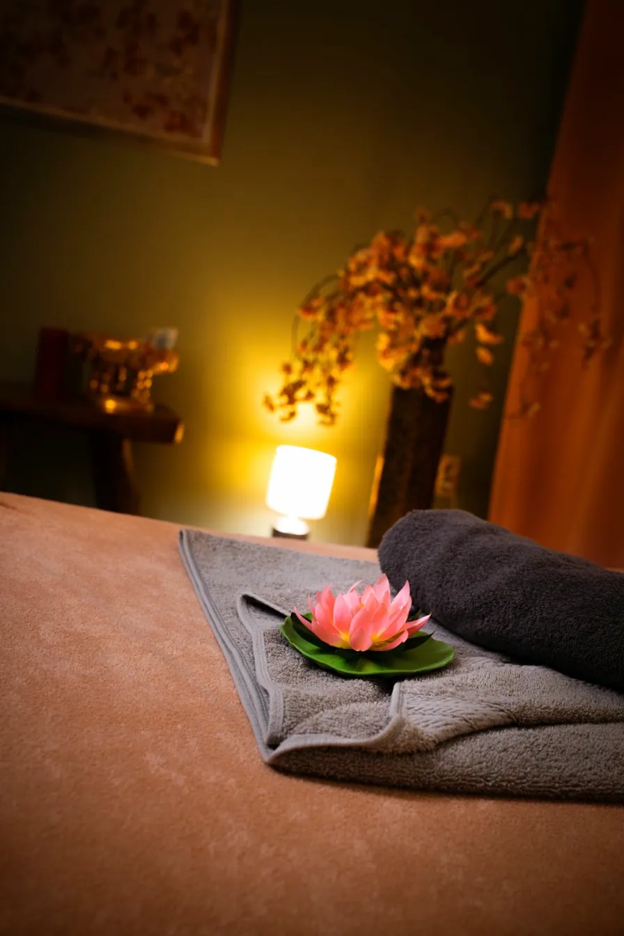 Masážní místnost s lotosem - relaxační masáže PUXI
